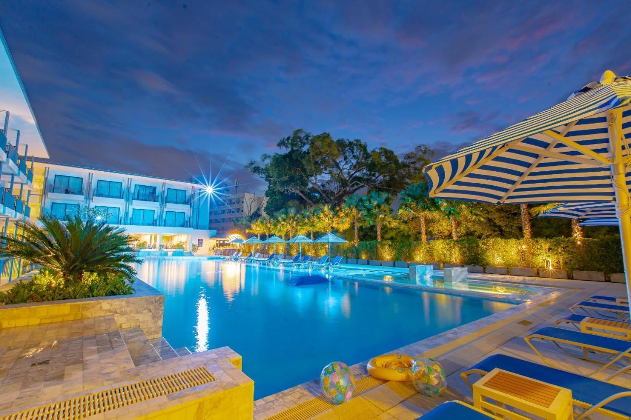 Seabed Grand Hotel Phuket - Sha Extra Plus Εξωτερικό φωτογραφία The pool at the hotel