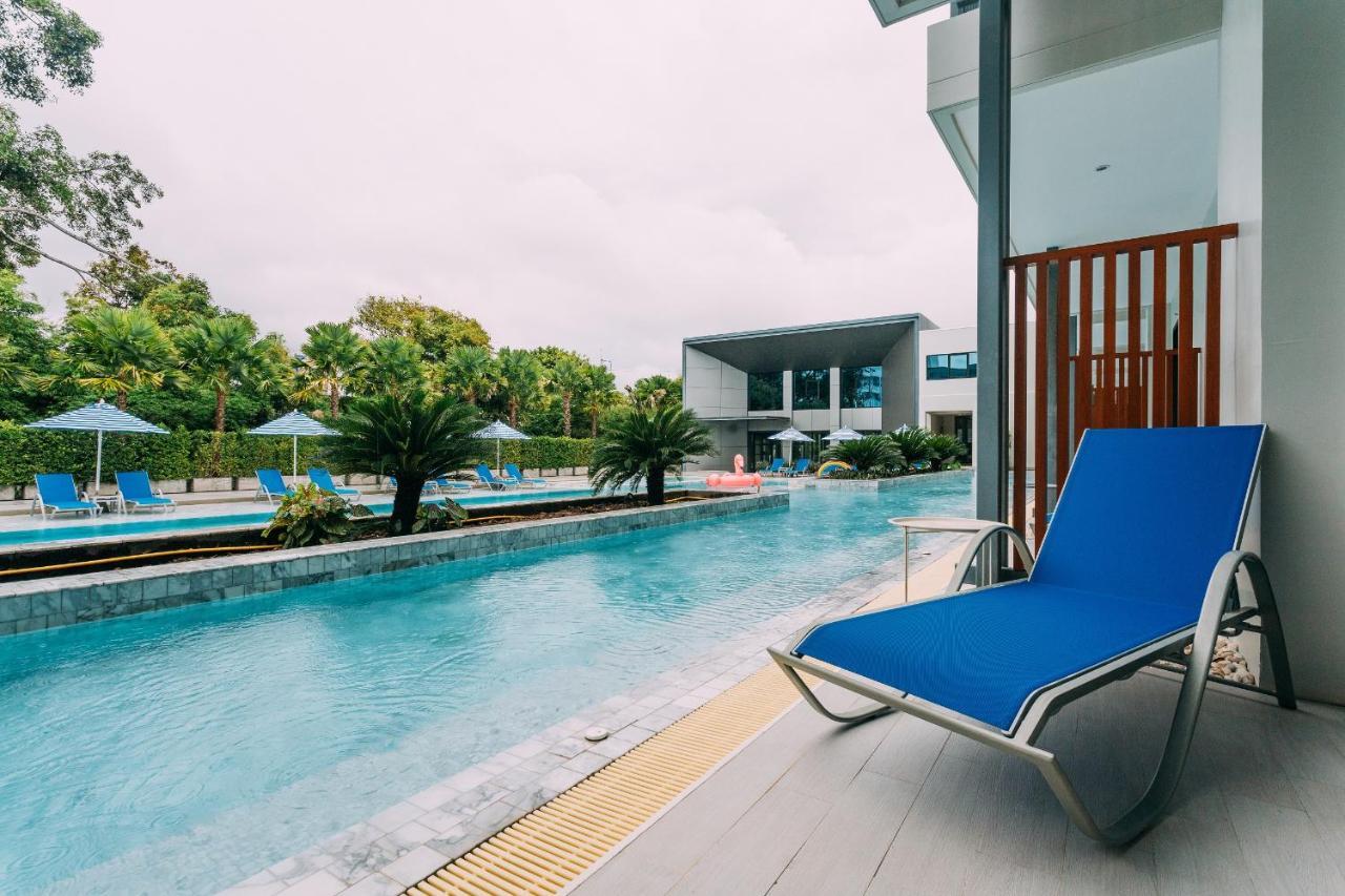 Seabed Grand Hotel Phuket - Sha Extra Plus Εξωτερικό φωτογραφία A poolside chaise longue