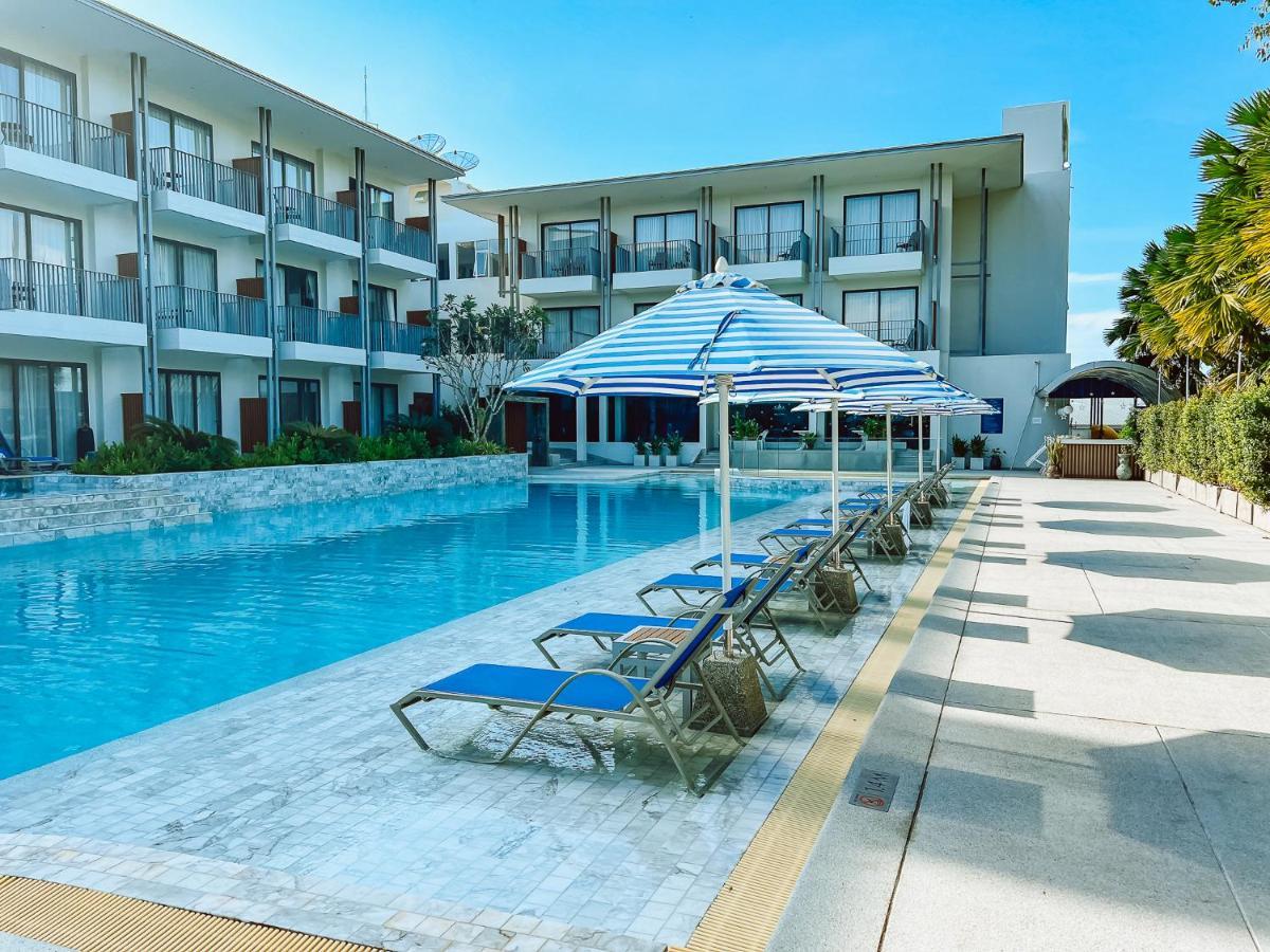 Seabed Grand Hotel Phuket - Sha Extra Plus Εξωτερικό φωτογραφία The swimming pool at the hotel