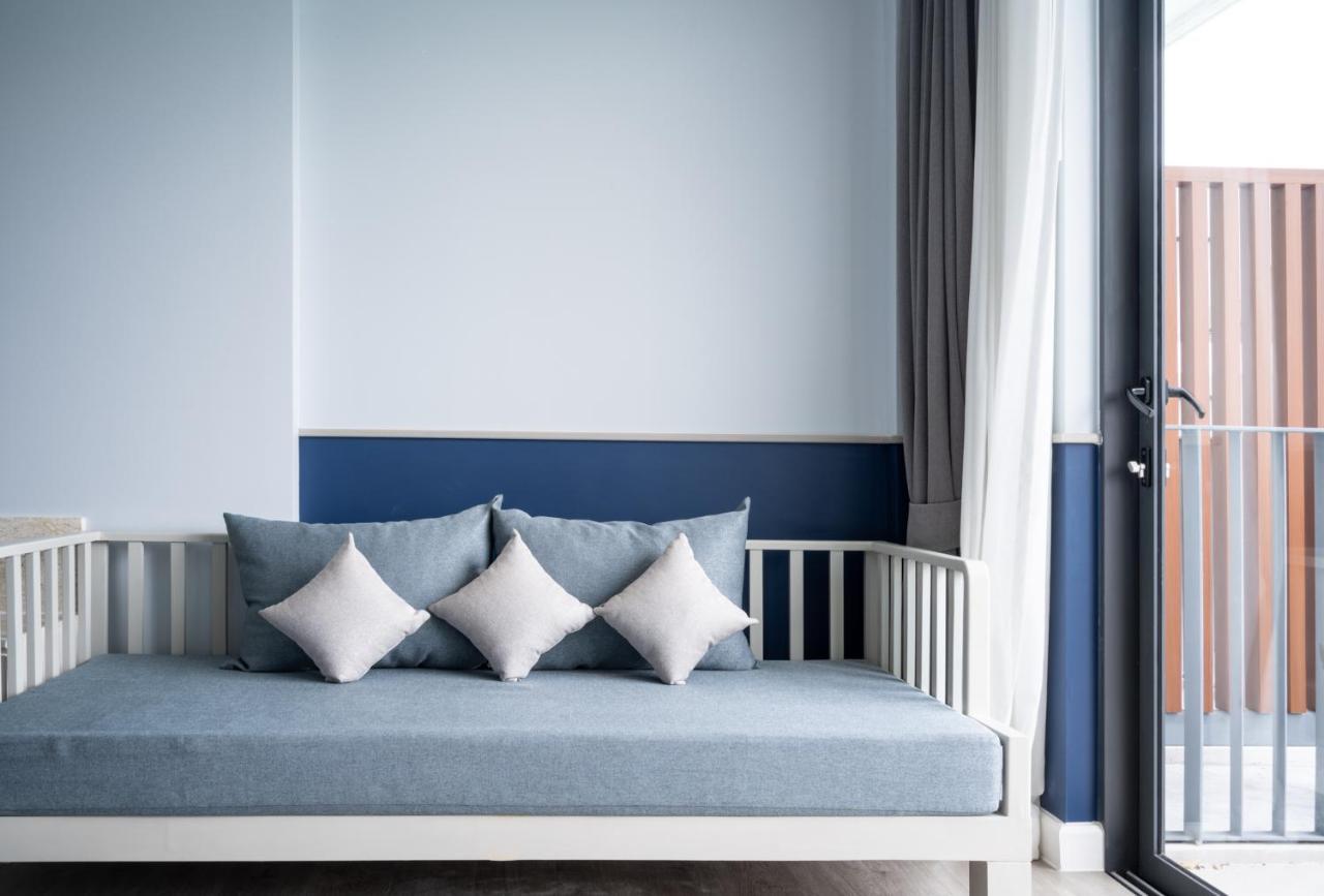 Seabed Grand Hotel Phuket - Sha Extra Plus Εξωτερικό φωτογραφία A sofa bed