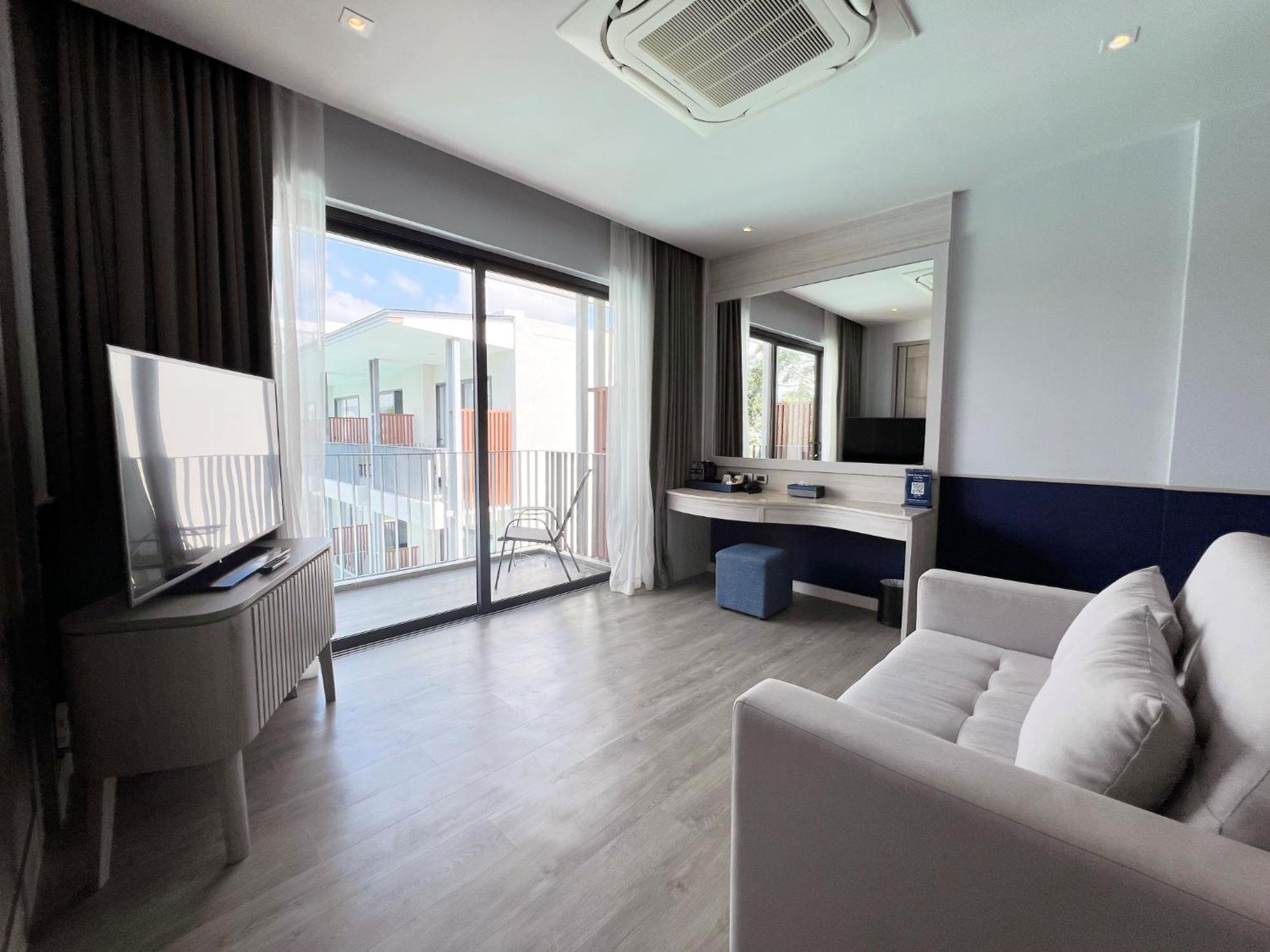 Seabed Grand Hotel Phuket - Sha Extra Plus Εξωτερικό φωτογραφία A room at the hotel
