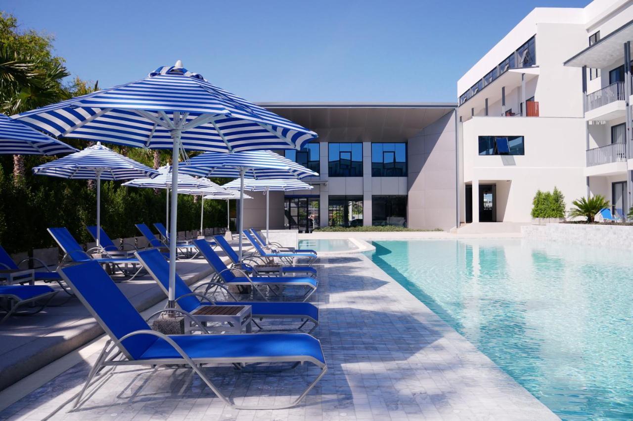 Seabed Grand Hotel Phuket - Sha Extra Plus Εξωτερικό φωτογραφία The pool at the Hotel Indigo