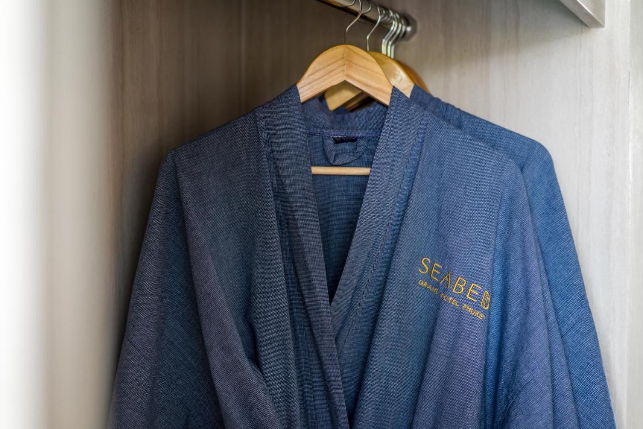 Seabed Grand Hotel Phuket - Sha Extra Plus Εξωτερικό φωτογραφία A bathrobe