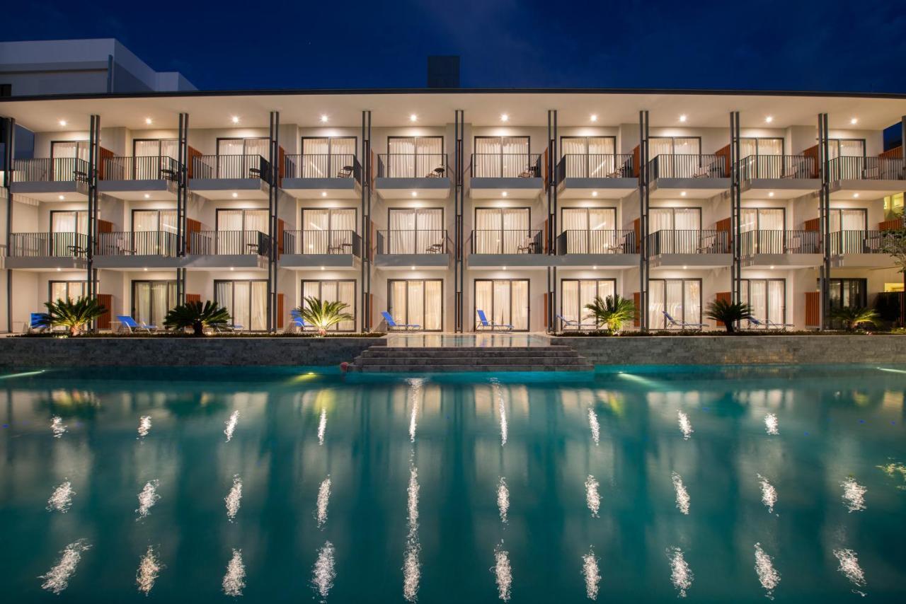 Seabed Grand Hotel Phuket - Sha Extra Plus Εξωτερικό φωτογραφία The hotel at night